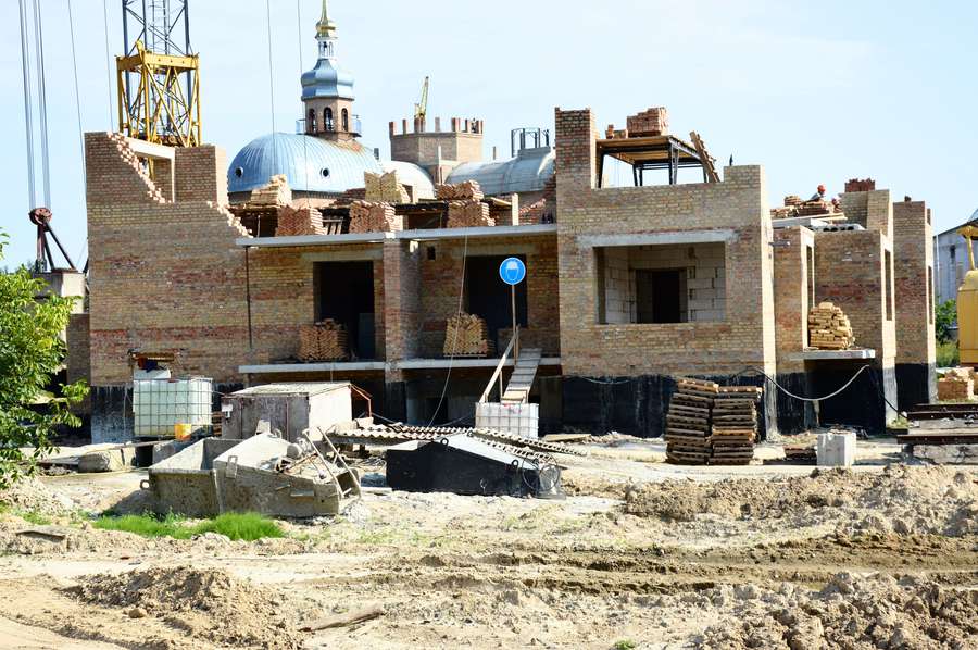У Луцьку розпочали будівництво сучасного житлового комплексу (фото)*