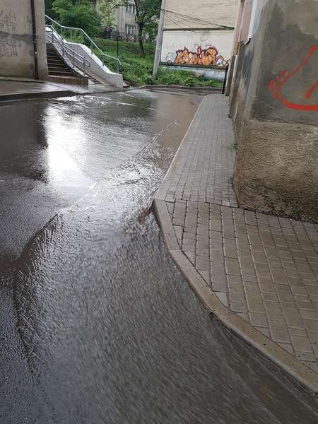 Містяни просять ліквідувати «луцькі водоспади» (фото)