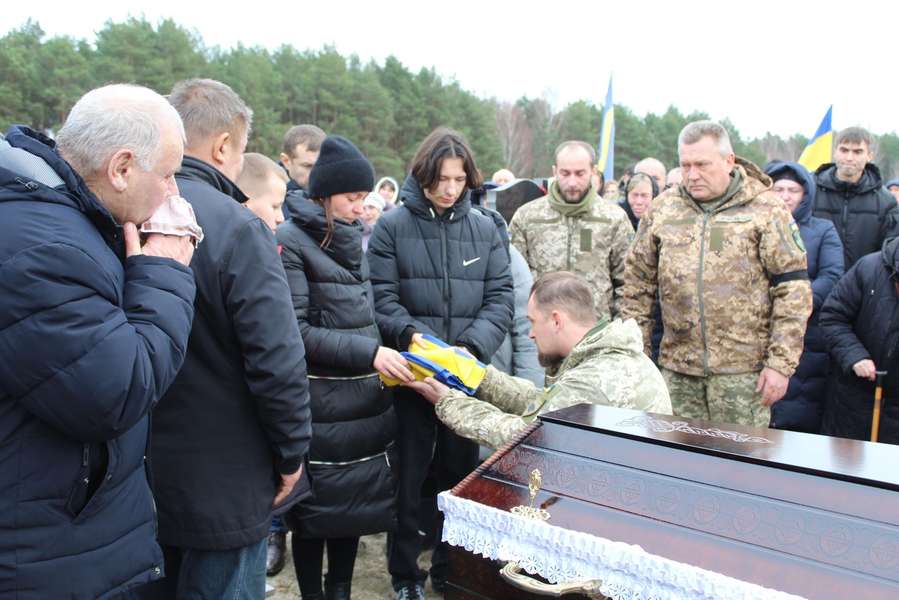 Востаннє додому: у Світязі похоронили волинського бійця Миколу Голінчука