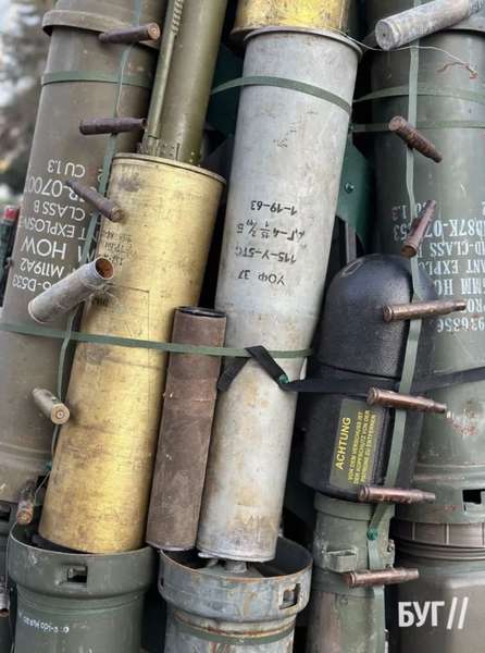 У Нововолинську встановили ялинку з відпрацьованих снарядів (фото)