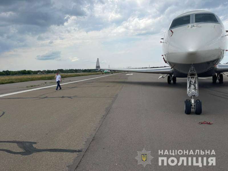 Гелікоптер і літак, які належали Медведчуку, передали ЗСУ (фото)