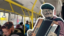 У Луцьку в тролейбусі влаштували концерт (відео)