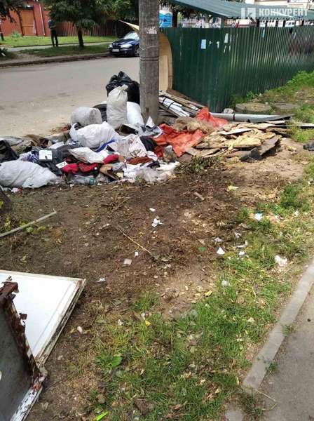 На Львівській розгребли звалище біля смітників (фотофакт)