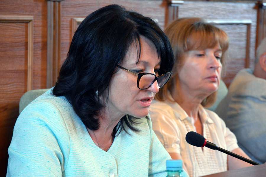 ...поки Ірина Констанкевич, оголошувала, можливо, свої останні запити в ролі обласного депутата...