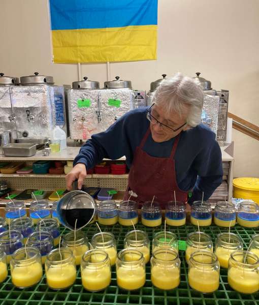 Продавали патріотичні свічки: діаспоряни у США зібрали $850 тисяч для України (фото)