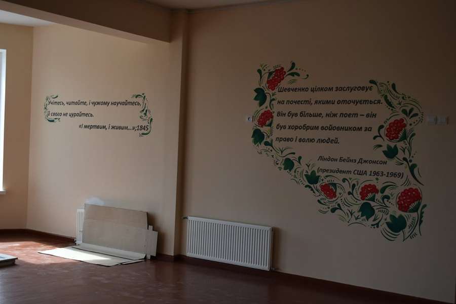 На стінах – Кузьма і Шевченко: на Волині відкривають нову школу (фото)