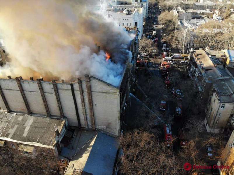 В Одесі – масштабна пожежа в коледжі: є жертви (фото)
