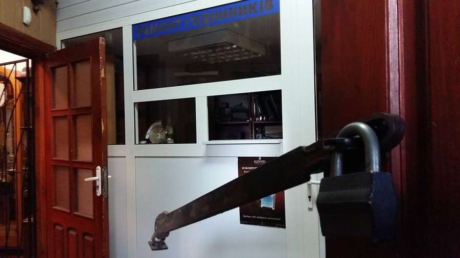 З кімнати-музею у Луцьку викрали раритетні годинники (фото)