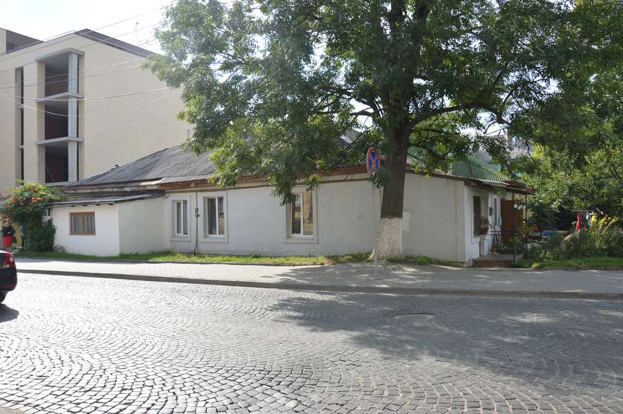 Будинок на Богдана Хмельницького, 24