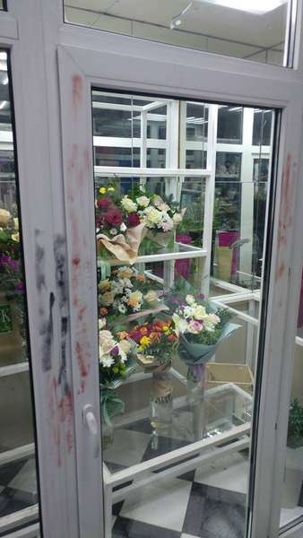 На Волині обікрали квітковий магазин (ФОТО)