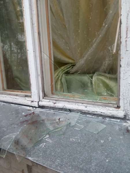 У Луцькому районі в будинок священника УПЦ закинули відра з гноївкою (фото)