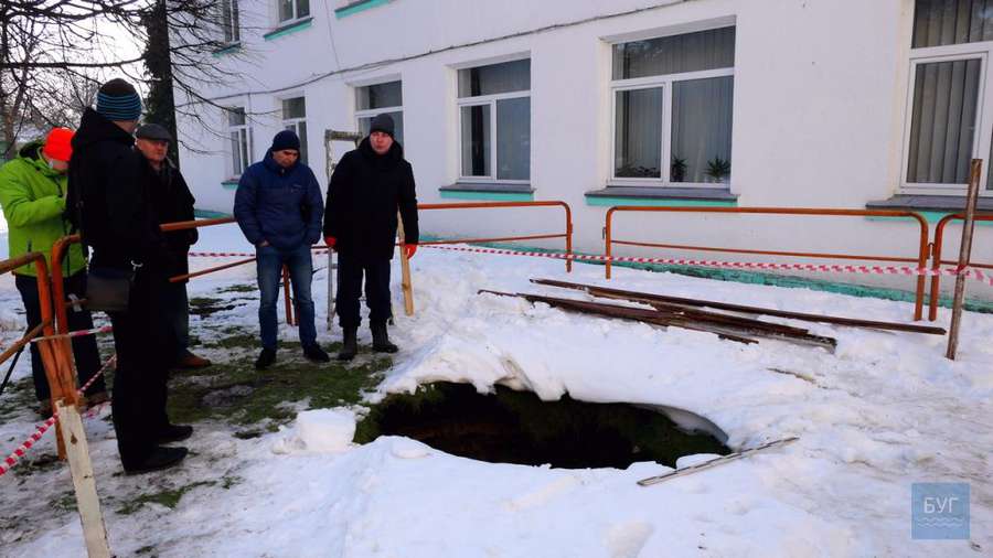 Це може бути частина підземних ходів, – археологи про провалля біля міськради у Володимирі