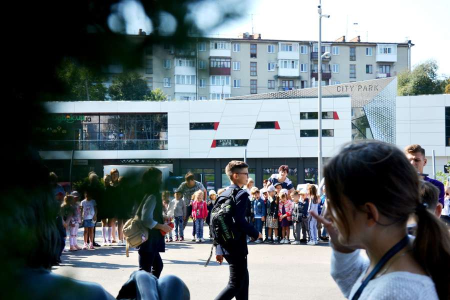 У Луцьку школярі заклали Капсулу часу для майбутніх поколінь (фото)