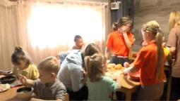 Мати варить пів тисячі пельменів: як на Волині живе багатодітна сім'я (відео)