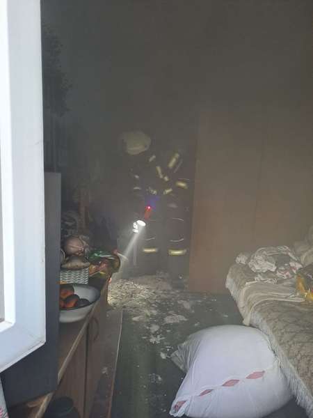 У Нововолинську горів будинок – постраждала 87-річна бабуся (фото)