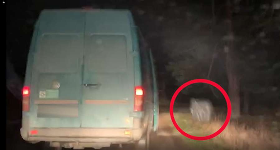 Погоня на кордоні: на Волині пачкарі викидали з авто пакунки з цигарками  (фото, відео)