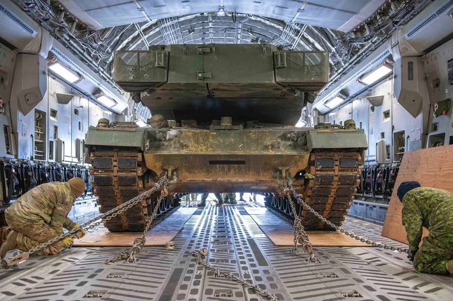 В Україну з Канади летить перший Leopard 2 (фото)