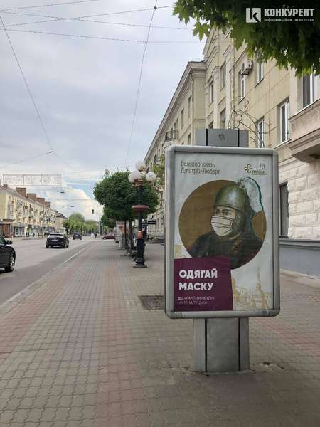 Волинські знаменитості «одягли» маски на білбордах у Луцьку (фото)