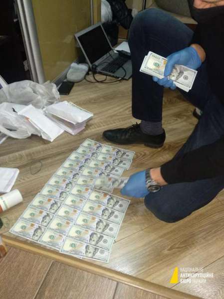 Мільйони доларів і сто шекелів: у Києві – корупційний скандал (фото)
