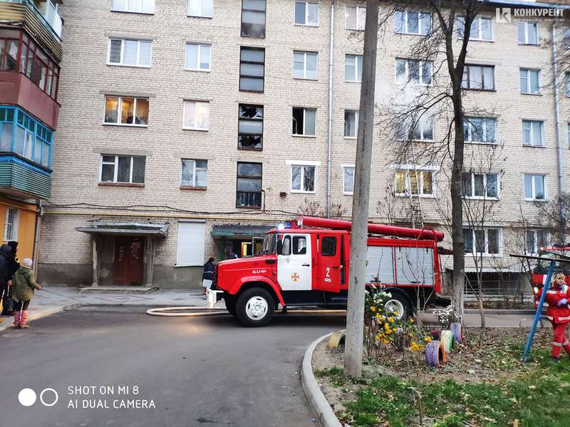 У Луцьку – пожежа в багатоповерхівці: є постраждалі (фото, відео)