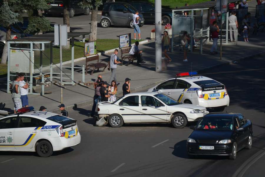 У Луцьку – аварія біля готелю 