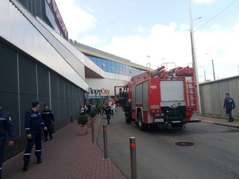 У Луцьку «горить» ПортCity: евакуюють людей (фото, оновлено) 