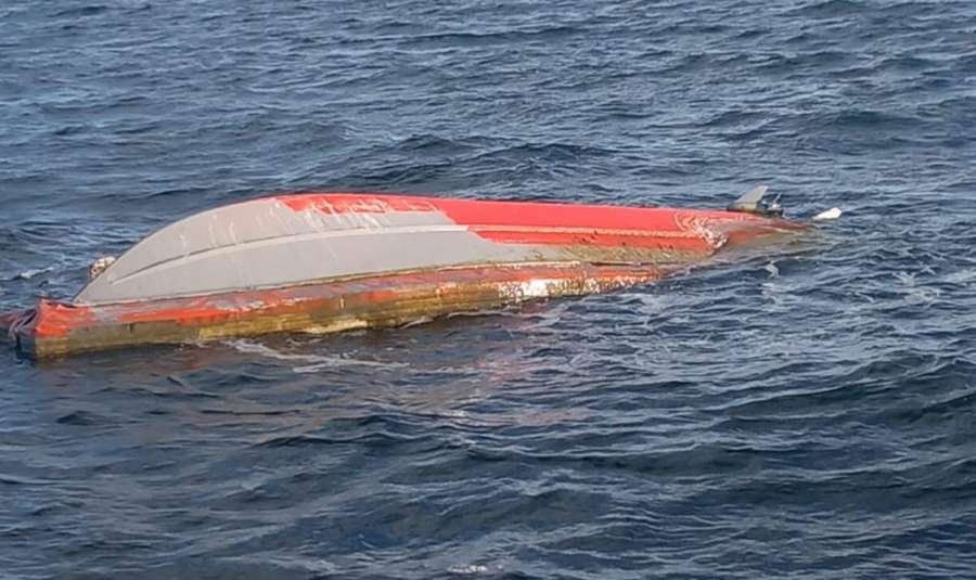 Біля берегів Румунії знайшли невідомий морський дрон з потужною боєголовкою (фото, відео)