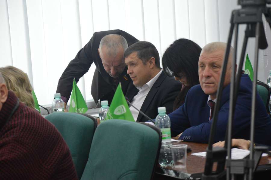 Депутату Сергій Балицький під час сесії теж вирішив поспілкуватись з колегою 