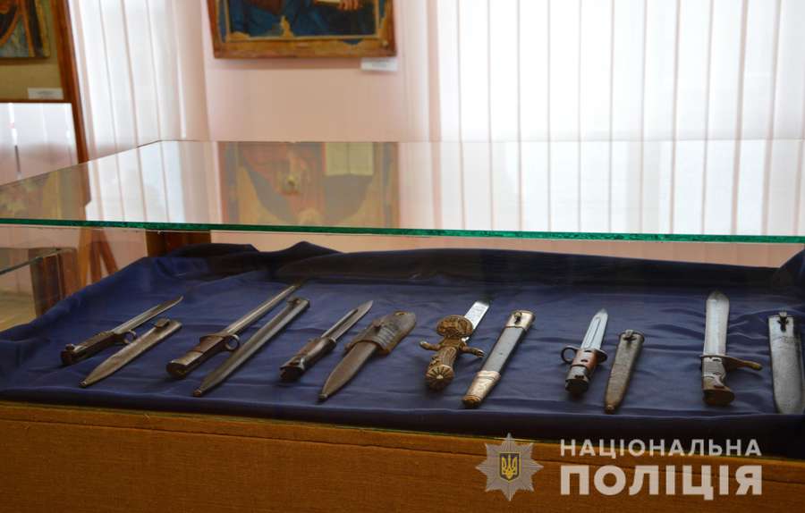 Волинські поліцейські поповнили музей вилученою колекцією унікальної зброї