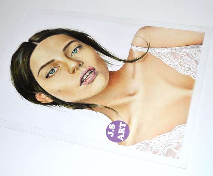 Як студентка-художниця з ЛНТУ малює реалістичні портрети (фото)