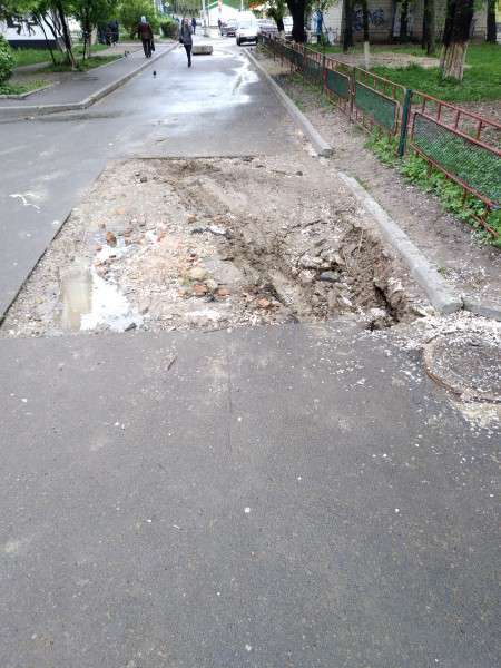 У Луцьку після ремонтних робіт забули про дорогу (фото)