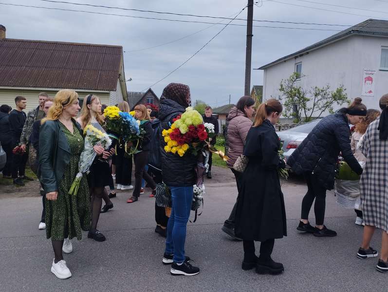У Шацькій громаді поховали Героя Владислава Наумича (фото)