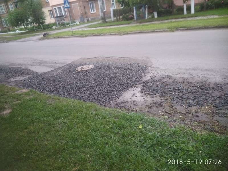 Лучани просять відремонтувати дорогу на Вересневому (фото)