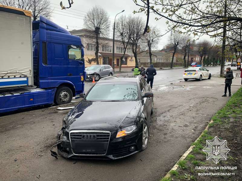 У Луцьку не поділили дорогу Mitsubishi та Audi (фото, відео)