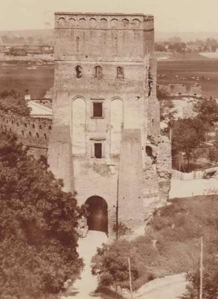 Не впізнати: яким був Луцький замок понад 100 років тому
