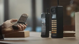 Samsung показав, як змінювалися телефони впродовж 40 років