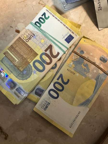 В «Устилузі» зловили чоловіка, який заховав від митників 14 тисяч євро (фото)