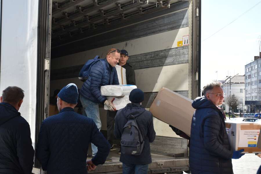 У Луцьк прибула фура гумдопомоги з Румунії (фото)