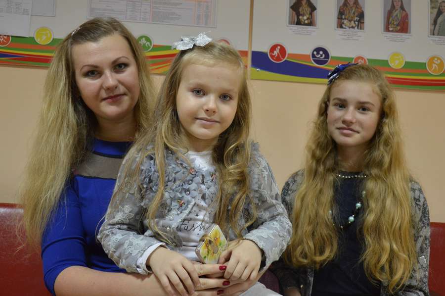 Тетяна Дружинович із донечками-шахістками
