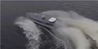 Морський дрон ГУР знищив швидкісний катер росіян у Криму (відео)
