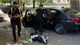 В Одесі чоловік через ревнощі застрелив дружину та її коханця в машині (фото) оновлено