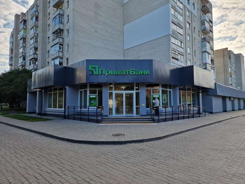 У Луцьку відкрили найбільше у регіоні відділення ПриватБанку (фото)