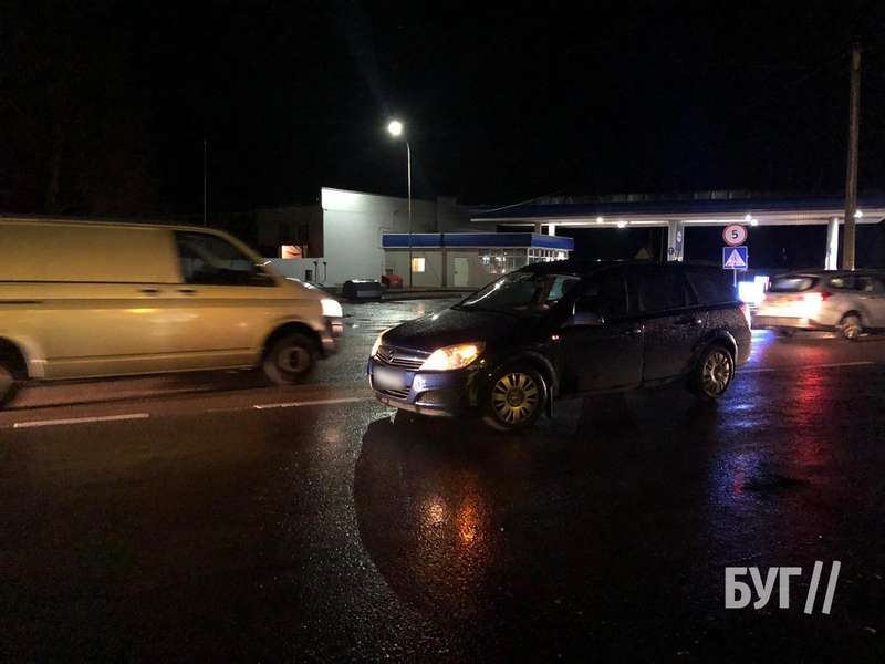 Переходив поза «зеброю»: у Володимирі автомобіль збив чоловіка (фото)