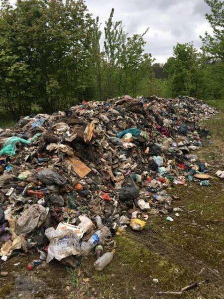 У Горохівському районі знайшли львівське сміття (фото)