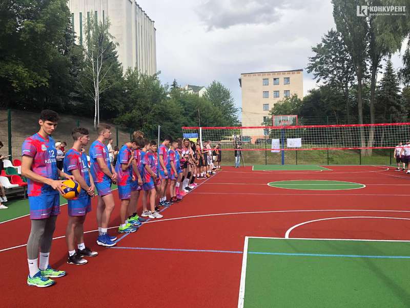 У Луцьку відкрили новий спортивний майданчик (ФОТО)