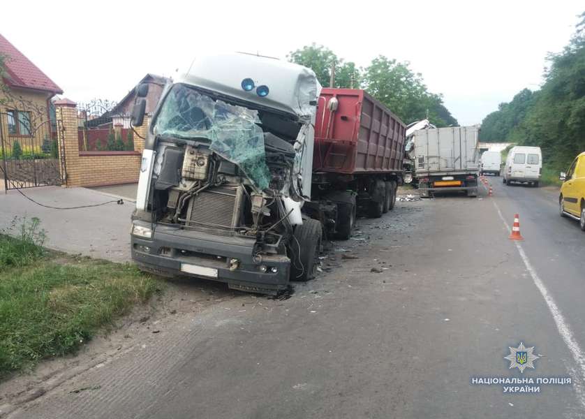 Аварія у Ківерцях: зіткнулися дві вантажівки (фото)