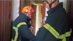Не виходила на зв'язок: рятувальники вибили двері помешкання в центрі Луцька