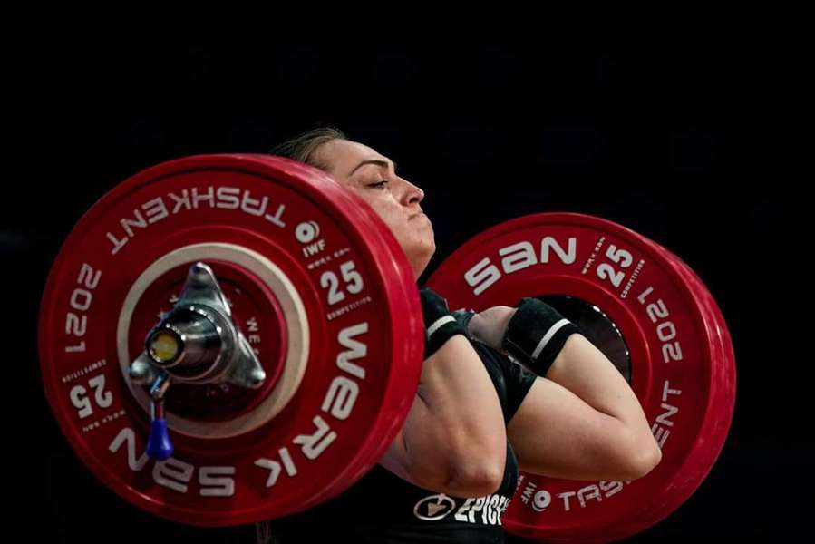 Підняла майже 250 кг: українка здобула три «золота» на чемпіонаті світу (фото)