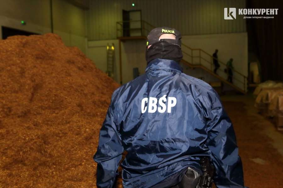 У Польщі ліквідували нелегальну тютюнову фабрику, на якій працювали українці (фото)