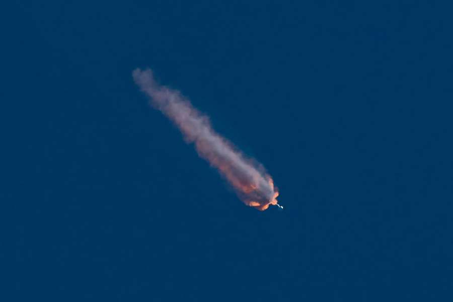 SpaceX запустила на орбіту 56 супутників (фото)